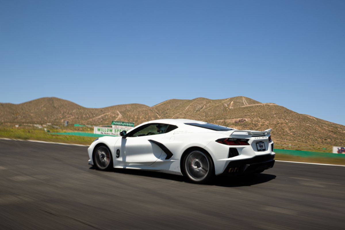 KW Coilover Kit V3 Bundle Chevrolet Corvette C8 w/ Magnetic Ride, w/o OE Noselift System 2020+